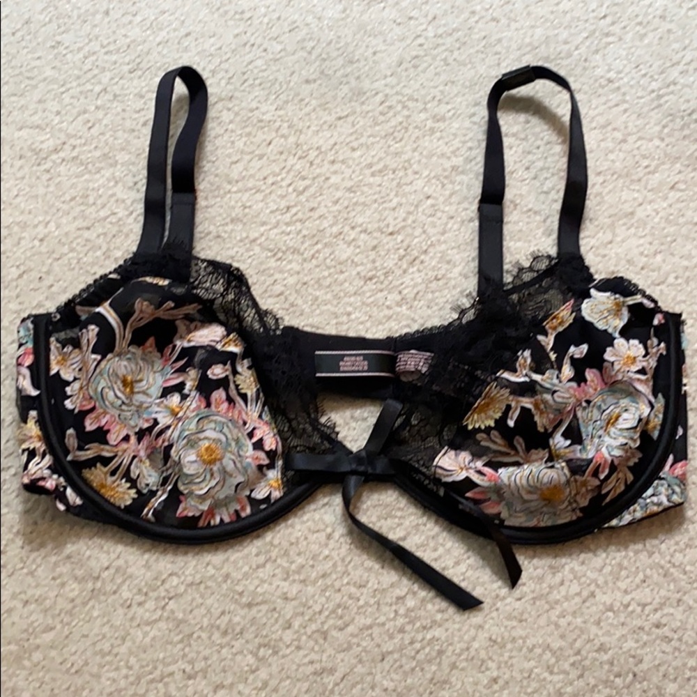 Victoria’s Secret Tik Tok Unlined Black Floral Bra